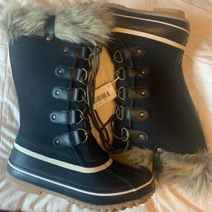 Snow boots. Size 10 in womens